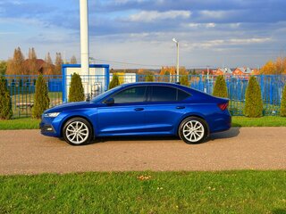 2021 Skoda Octavia IV (A8), синий, 2390000 рублей, вид 2