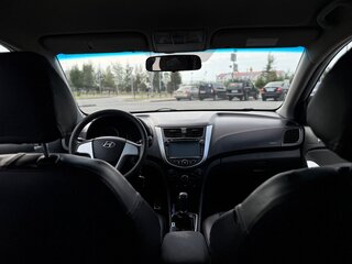 2012 Hyundai Solaris I, серебристый, 650000 рублей, вид 4