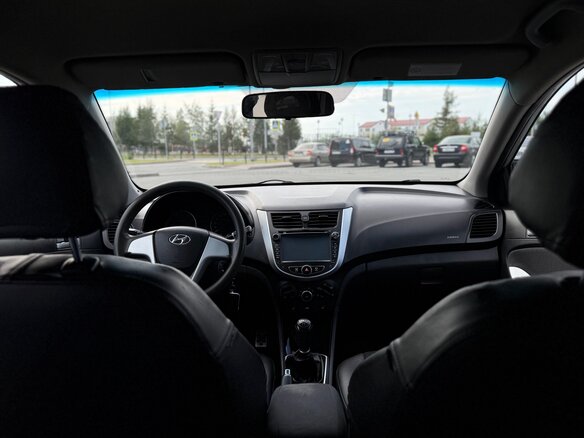 2012 Hyundai Solaris I, серебристый, 630000 рублей - вид 3