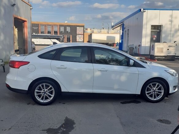 2017 Ford Focus III Рестайлинг, белый, 1000000 рублей - вид 5