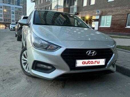 2017 Hyundai Solaris II, золотистый, 735000 рублей, вид 2