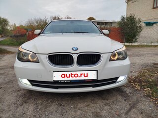 2008 BMW 5 серии 525i V (E60/E61) Рестайлинг, белый, 1299000 рублей, вид 3