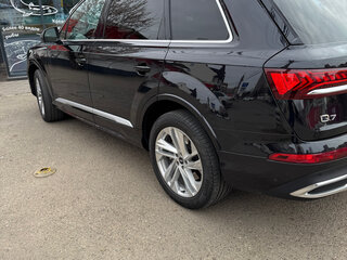 2020 Audi Q7 45 TFSI II (4M) Рестайлинг, чёрный, 4200000 рублей, вид 3
