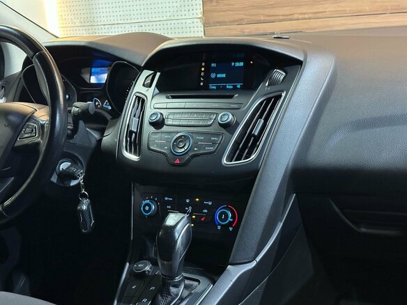 2015 Ford Focus III Рестайлинг, белый, 959900 рублей - вид 10