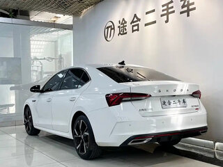 2022 Skoda Octavia IV (A8), белый, 1680000 рублей, вид 4