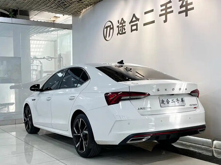 2022 Skoda Octavia IV (A8), белый, 1680000 рублей, вид 4