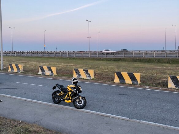 2020 Bajaj Pulsar NS 200, жёлтый, 249990 рублей - вид 2