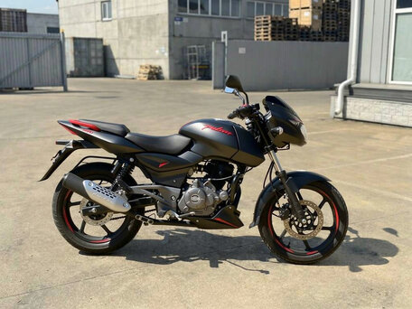 2026 Bajaj Pulsar 180, чёрный, 176000 рублей, вид 3