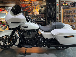 2025 Harley-Davidson Street Glide, белый, 3800000 рублей, вид 2