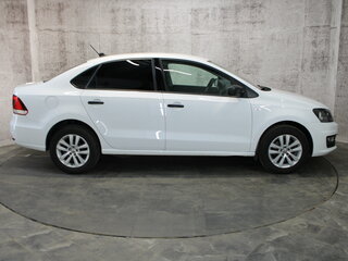 2017 Volkswagen Polo V Рестайлинг, белый, 1075000 рублей, вид 4