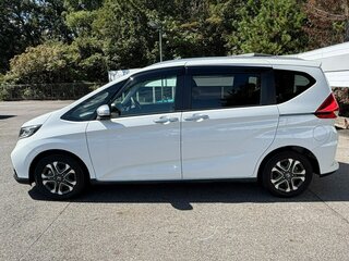 2021 Honda Freed+ II Рестайлинг, белый, 1810000 рублей, вид 4