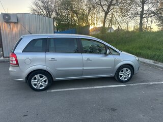 2011 Opel Zafira B Рестайлинг, серебристый, 830000 рублей, вид 4