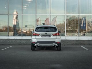 2020 BMW X1 20i xDrive II (F48) Рестайлинг, белый, 3755000 рублей, вид 4