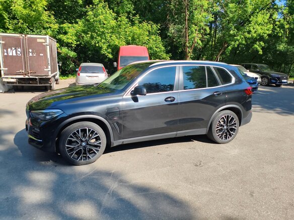 2020 BMW X5 45e IV (G05/G18), чёрный, 6900000 рублей - вид 7