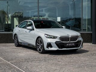 2025 BMW 5 серии 530i xDrive VIII (G60/G61/G68), серый, 9900000 рублей, вид 1