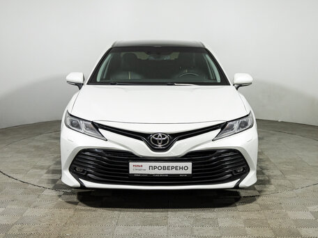 2020 Toyota Camry VIII (XV70), белый, 2450000 рублей, вид 2