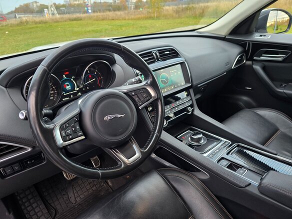 2019 Jaguar F-Pace I, белый, 2990000 рублей - вид 13