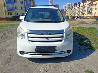 2008 Toyota Noah II (R70), белый, 1680000 рублей, вид 1