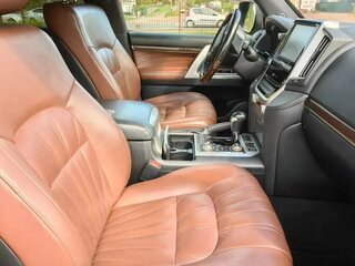 2020 Toyota Land Cruiser 200 Series Рестайлинг 2, чёрный, 7580000 рублей, вид 5