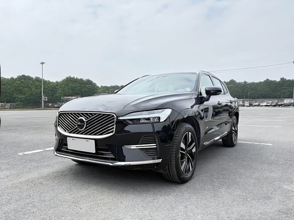 2026 Volvo XC60 II Рестайлинг 3, чёрный, 5660000 рублей - вид 2
