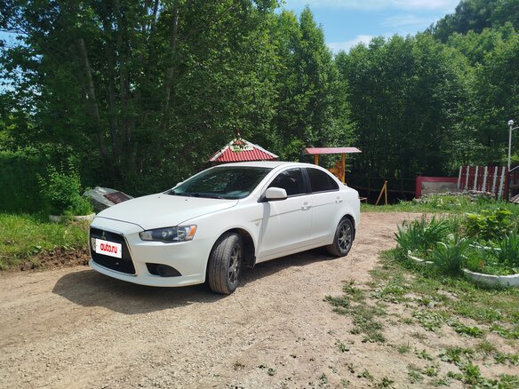 2011 Mitsubishi Lancer X Рестайлинг, белый, 900000 рублей