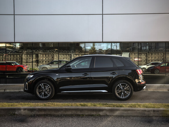 2021 Audi Q5 45 TFSI II (FY) Рестайлинг, чёрный, 3999000 рублей - вид 8