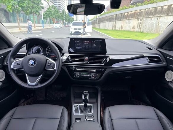 2023 BMW 1 серии 120i III (F52) Рестайлинг, белый - вид 13