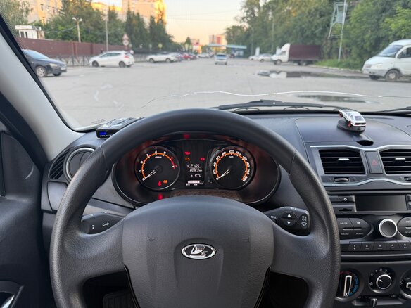 2023 Lada (ВАЗ) Granta I Рестайлинг, белый, 900000 рублей - вид 9