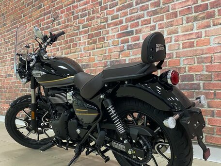 2025 Royal Enfield Meteor, чёрный, 528000 рублей, вид 3