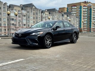 2024 Toyota Camry US Market VIII (XV70) Рестайлинг, чёрный, 3300000 рублей, вид 3