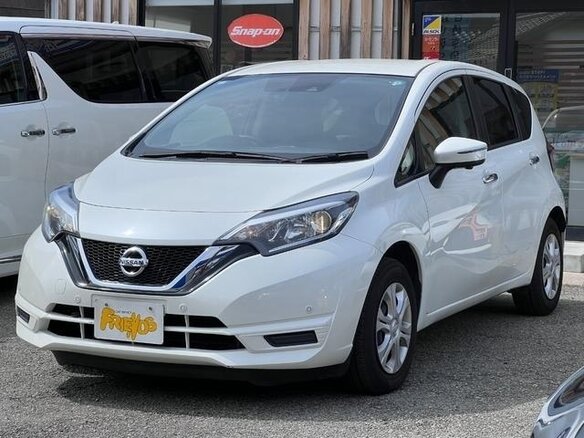 2020 Nissan Note II Рестайлинг, белый, 700000 рублей - вид 1