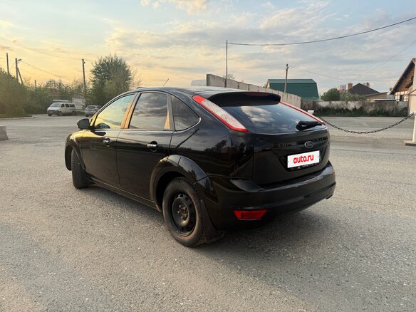 2008 Ford Focus II Рестайлинг, чёрный, 400000 рублей - вид 3