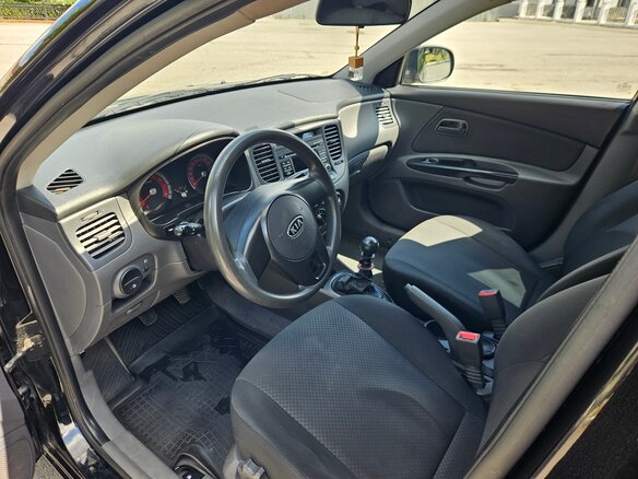 2011 Kia Rio II Рестайлинг, чёрный, 550000 рублей - вид 8