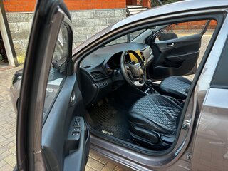 2021 Hyundai Solaris II Рестайлинг, коричневый, 1730000 рублей, вид 4
