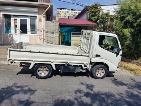 2002 Toyota Toyoace, белый, 1650000 рублей, вид 1