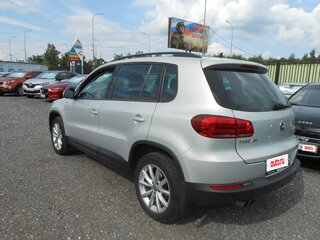 2015 Volkswagen Tiguan I Рестайлинг, серебристый, 1350000 рублей, вид 2