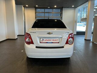 2013 Chevrolet Aveo II, белый, 570000 рублей, вид 4