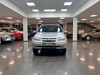 2012 Chevrolet Niva I Рестайлинг, серебристый, 540000 рублей, вид 3