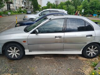 1998 Mitsubishi Mirage V, серебристый, 150000 рублей, вид 2