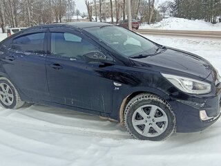 2013 Hyundai Solaris I, чёрный, 720000 рублей, вид 4