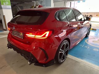 2020 BMW 1 серии 118d III (F40), пурпурный, 1699100 рублей, вид 3