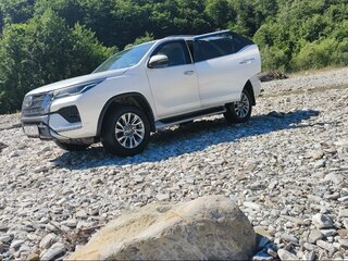 2022 Toyota Fortuner II Рестайлинг, белый, 5500000 рублей, вид 5