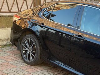 2021 Toyota Camry VIII (XV70) Рестайлинг, чёрный, 2950000 рублей, вид 1