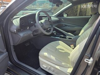 2023 Hyundai Avante VII Рестайлинг, серебристый, 1830005 рублей, вид 5