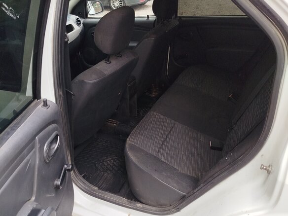 2012 Renault Logan I Рестайлинг, белый, 210000 рублей - вид 6