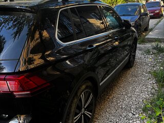 2018 Volkswagen Tiguan II, чёрный, 2000000 рублей, вид 3