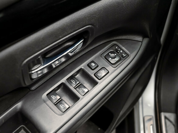 2019 Mitsubishi Outlander III Рестайлинг 3, серебристый, 2050000 рублей - вид 13