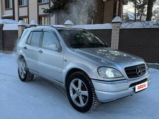2000 Mercedes-Benz M-Класс 320 I (W163), серебристый, 840000 рублей, вид 3