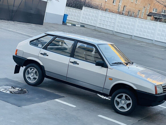 2002 Lada (ВАЗ) 2109, серебристый, 500000 рублей