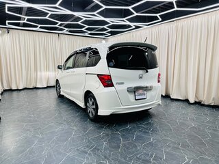 2010 Honda Freed I, белый, 1079000 рублей, вид 4